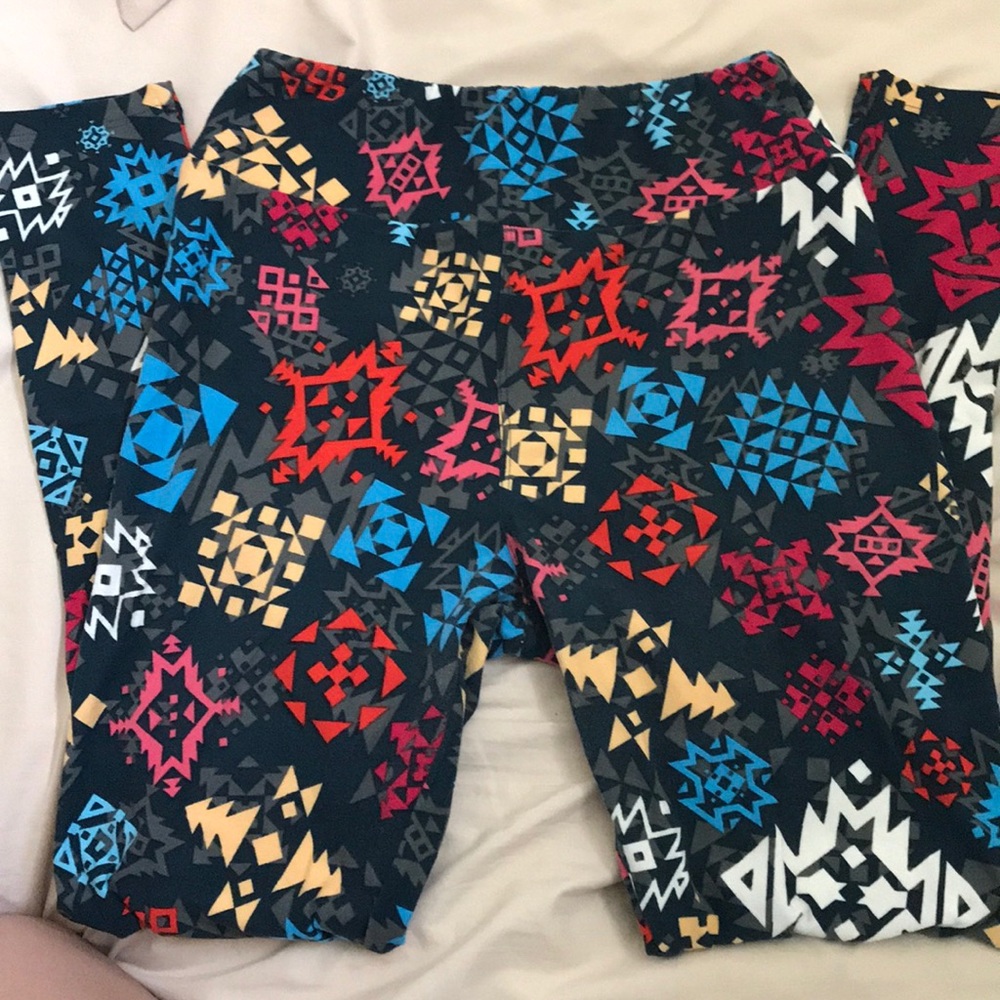 *FREE if included in Bundle** LuLaRoe Leggings